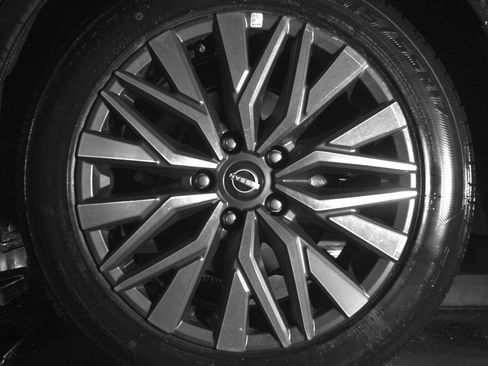 Used 2025 Nissan Altima 2.5 SV image 14