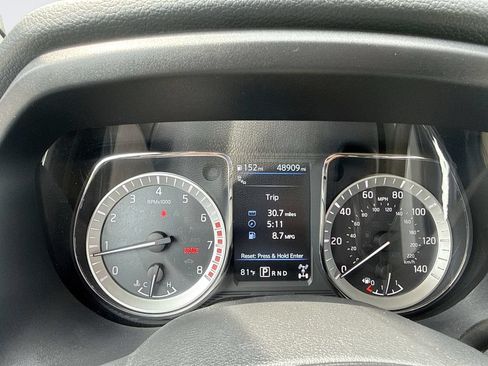Used 2019 Nissan Titan SV w/ SV Convenience Package AWD/4WD image 10