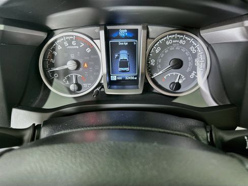 Used 2022 Toyota Tacoma SR5 RWD image 19