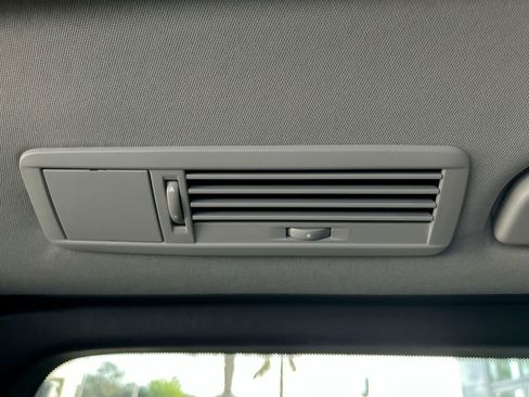 Used 2018 Mercedes-Benz Metris Passenger image 31