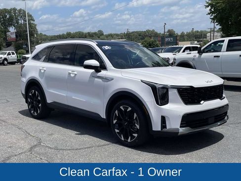 Used 2025 Kia Sorento EX w/ Panoramic Sunroof Package FWD image 2