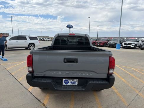 Used 2019 Toyota Tacoma SR5 w/ SR5 Appearance Package (SM) AWD/4WD image 6