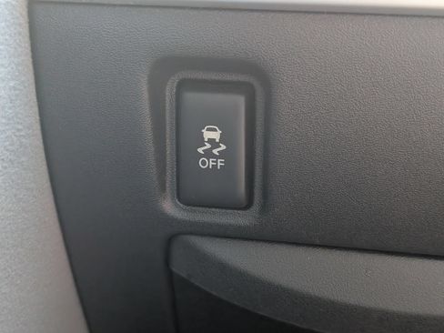 Used 2012 Nissan Sentra 2.0 SR FWD image 13