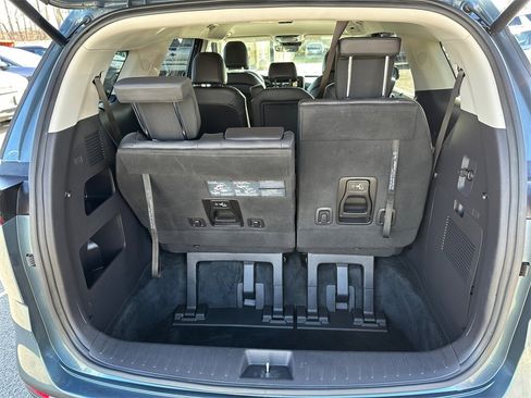 Used 2024 Kia Carnival EX image 25