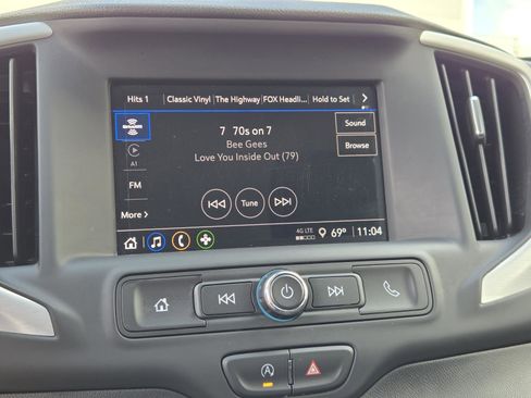 Used 2023 GMC Terrain SLE w/ Driver Convenience Package image 9