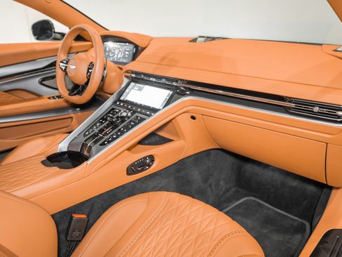 Used 2024 Aston Martin DB12 Coupe RWD image 16