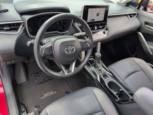 Used 2023 Toyota Corolla Cross XLE w/ Convenience Package FWD image 10
