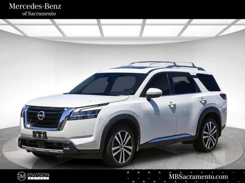 Used 2023 Nissan Pathfinder Platinum FWD image 1