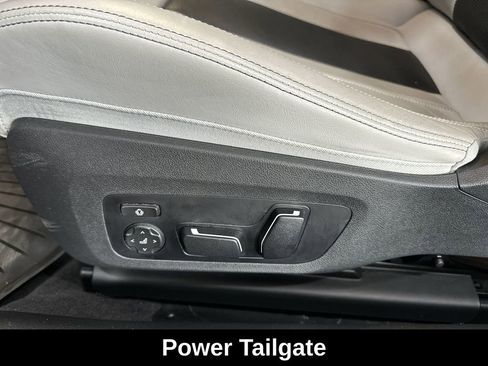 Used 2025 BMW M4 Coupe w/ Executive Package image 15