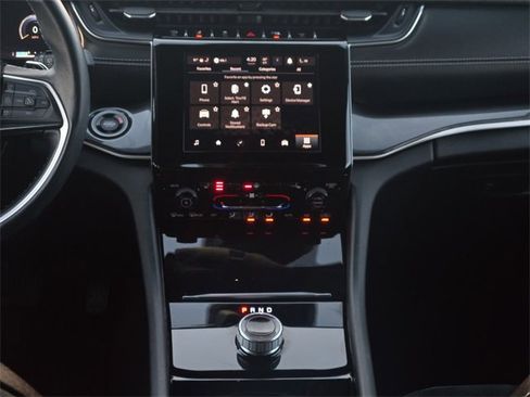 Used 2021 Jeep Grand Cherokee L Laredo image 20