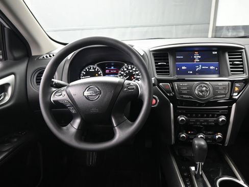 Used 2020 Nissan Pathfinder S image 11