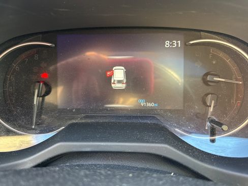 Used 2019 Toyota RAV4 Limited image 9