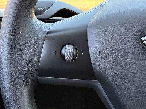 Used 2022 Tesla Model Y Long Range image 14