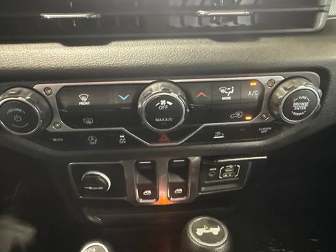 Used 2024 Jeep Wrangler Sport AWD/4WD image 17