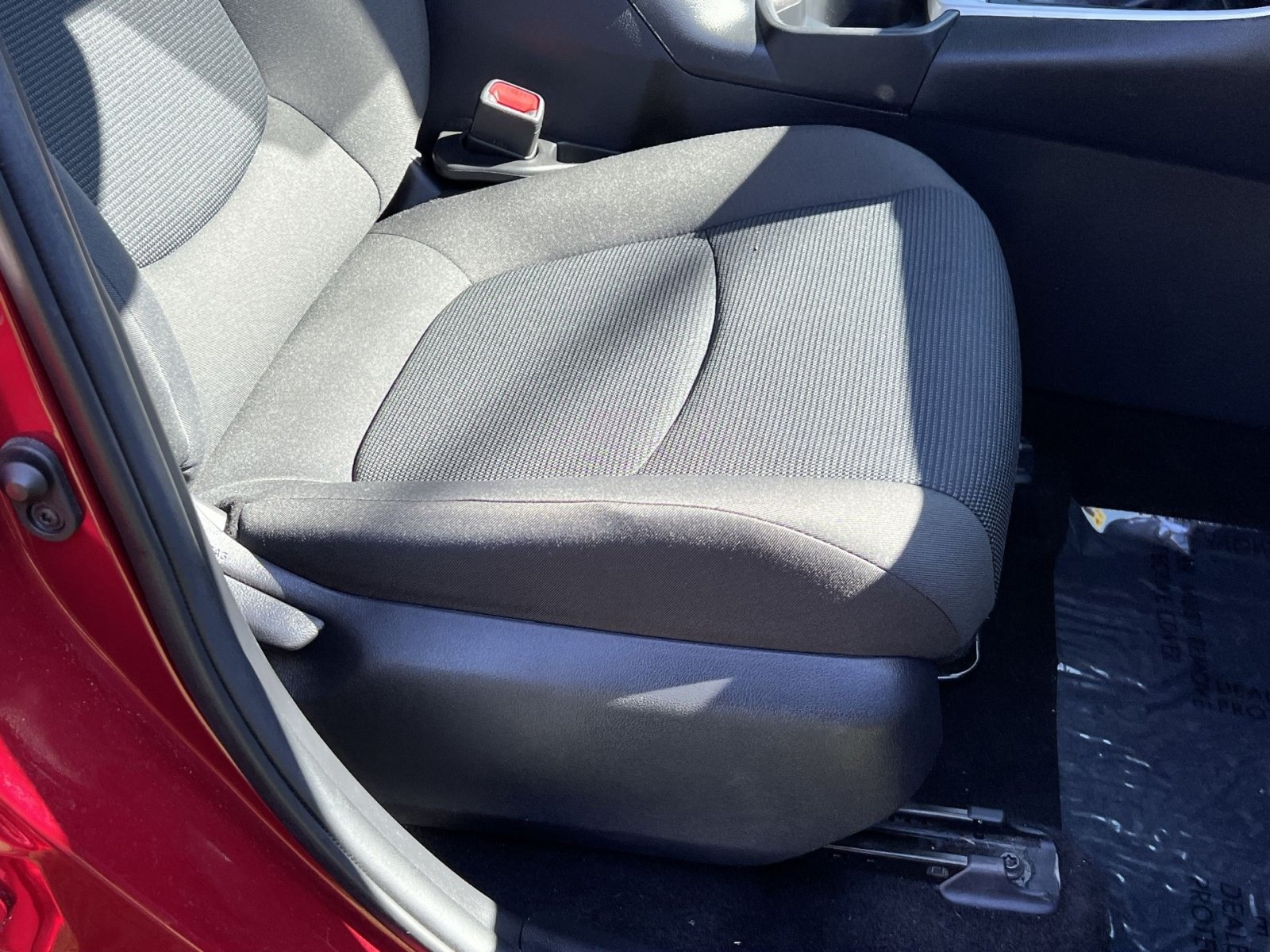Used 2021 Toyota RAV4 LE AWD/4WD image 27