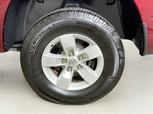Used 2019 RAM 1500 Classic SLT AWD/4WD image 11