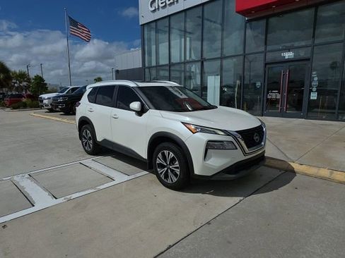 Used 2023 Nissan Rogue SV w/ SV Premium B Package image 2