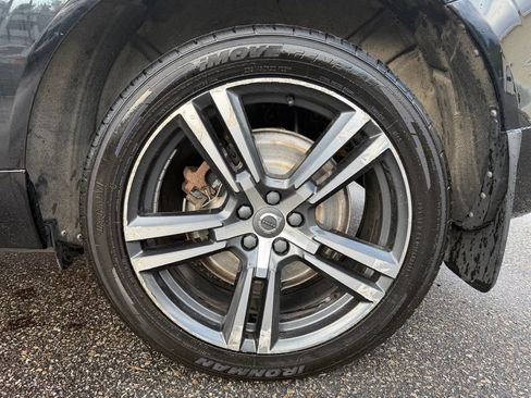 Used 2019 Volvo XC60 T6 Momentum w/ Multimedia Package AWD/4WD image 10