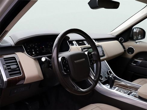 Used 2019 Land Rover Range Rover Sport SE image 18