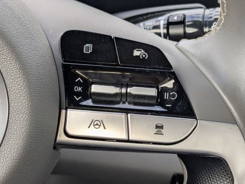 Used 2025 Hyundai Elantra SEL image 25