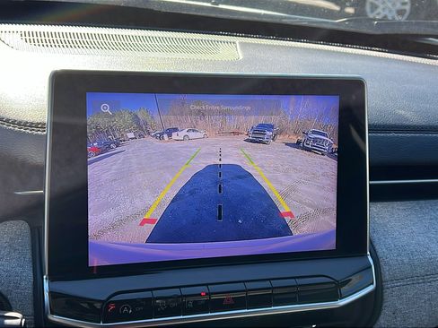 Used 2024 Jeep Compass Latitude image 32