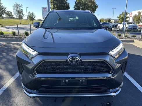 Used 2025 Toyota RAV4 SE image 3