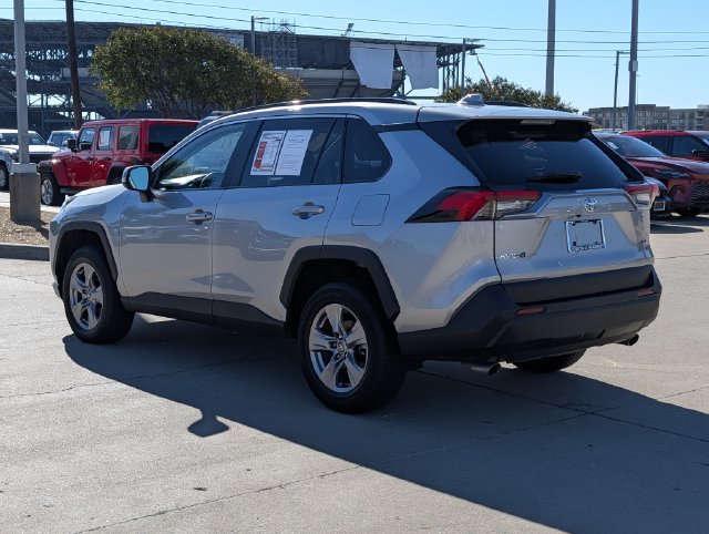 Used 2025 Toyota RAV4 XLE FWD image 9