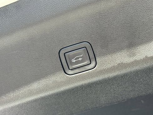 Used 2024 GMC Yukon XL Denali image 20