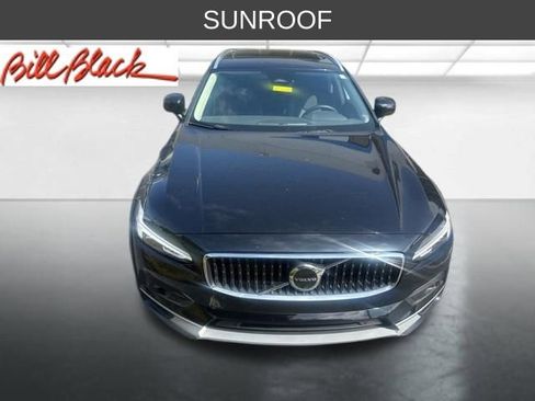 Used 2023 Volvo V90 B6 Cross Country Plus AWD/4WD image 3