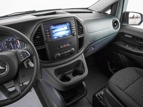 Used 2023 Mercedes-Benz Metris image 17