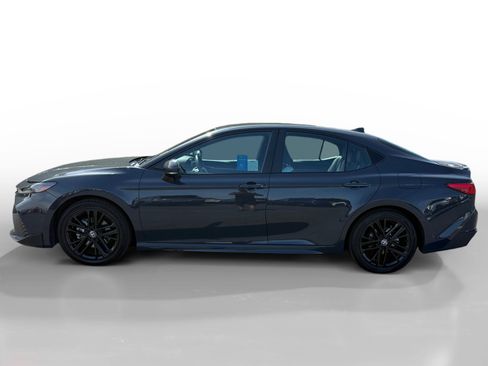 Used 2025 Toyota Camry SE image 2