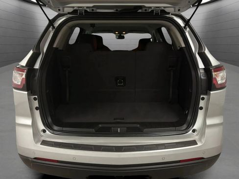 Used 2017 Chevrolet Traverse LT w/ Style and Technology Package FWD image 18