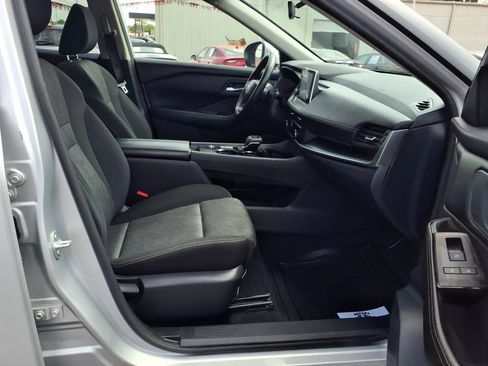 Used 2025 Nissan Rogue SV FWD image 14