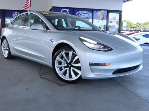 Used 2018 Tesla Model 3 Long Range RWD image 3