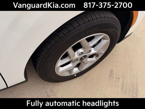 Certified 2025 Kia Soul LX image 11