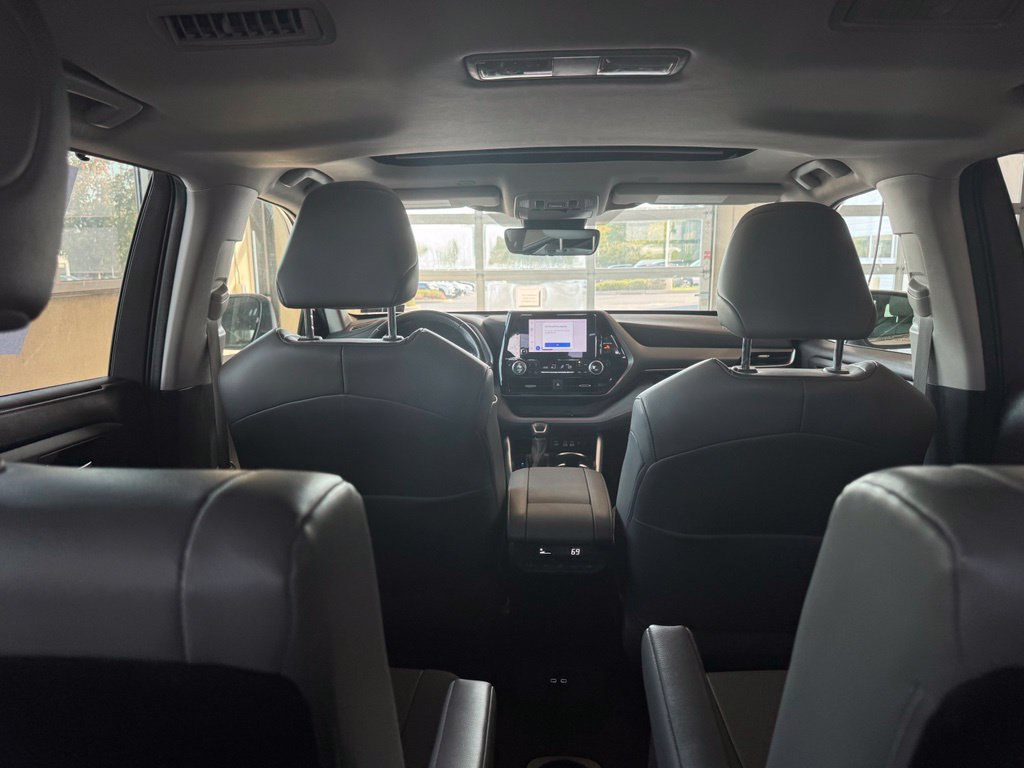 Used 2023 Toyota Highlander XLE FWD image 21