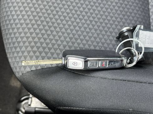 Used 2025 Kia Soul LX w/ LX Technology Package FWD image 20