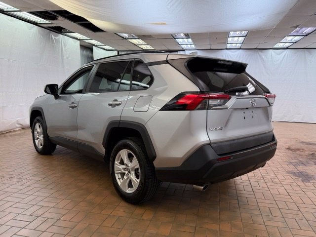 Used 2019 Toyota RAV4 XLE FWD image 5