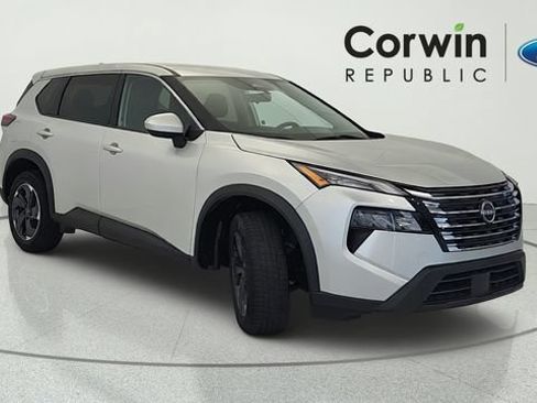 Used 2024 Nissan Rogue SV AWD/4WD image 8