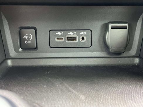 Used 2024 Nissan Sentra SR w/ SR Premium Package FWD image 30