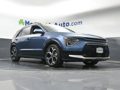 Used 2023 Kia Niro SX Touring image 25