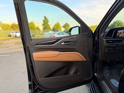 Used 2021 Cadillac Escalade Sport w/ LPO, ONYX Package AWD/4WD image 25