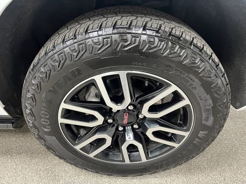 Used 2024 GMC Yukon XL AT4 image 16