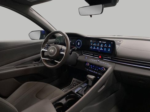 Certified 2025 Hyundai Elantra SEL FWD image 18