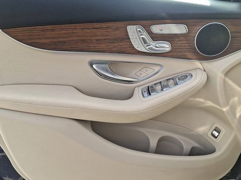 Used 2022 Mercedes-Benz GLC 300 4MATIC SUV image 13