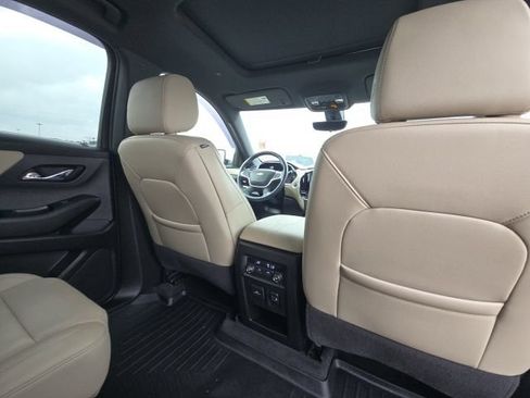 Used 2023 Chevrolet Traverse LT w/ LT Premium Package FWD image 16