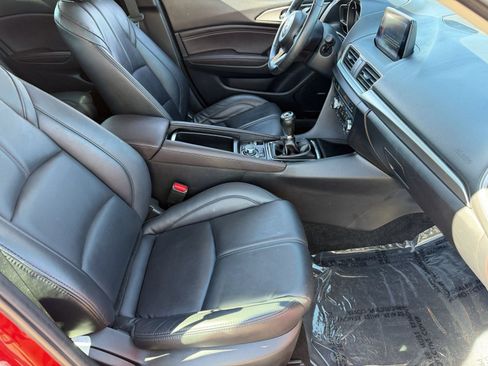 Used 2018 MAZDA MAZDA3 Touring FWD image 23