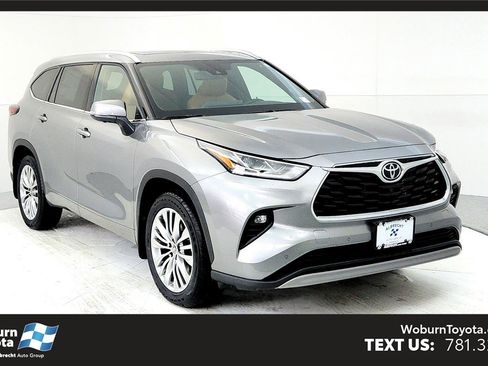 New 2026 Toyota Highlander Platinum image 1