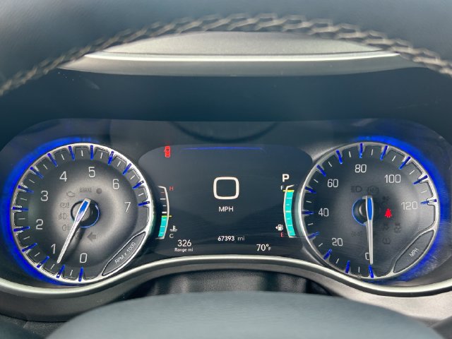 Used 2023 Chrysler Pacifica Touring-L FWD image 21