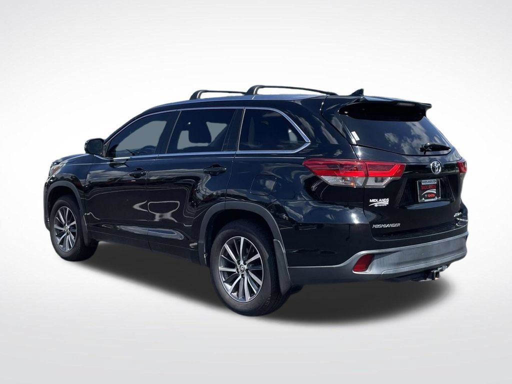 Used 2017 Toyota Highlander XLE AWD/4WD image 12